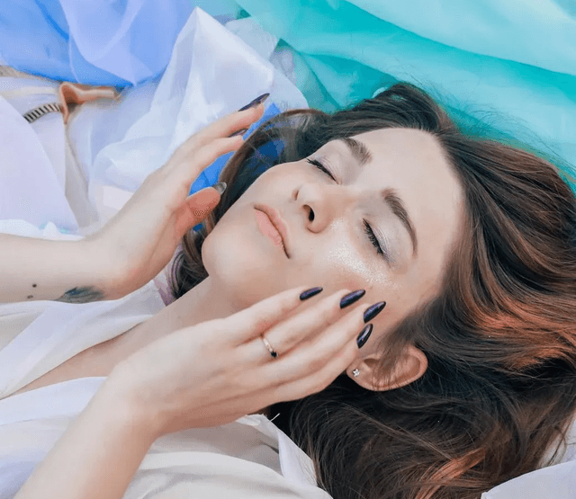 Clear skin, elasticity, and inner beauty. Antioxidant expert Kwak Cheol recommends vitamins C and E.