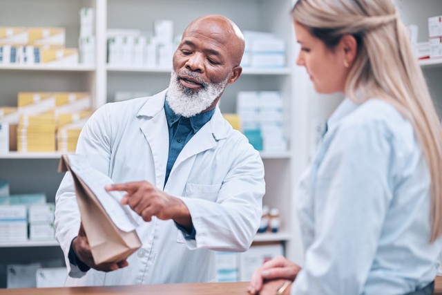 What Supplements Do Pharmacists Take? Big Reveal of Pharmacists' Supplement Combinations!